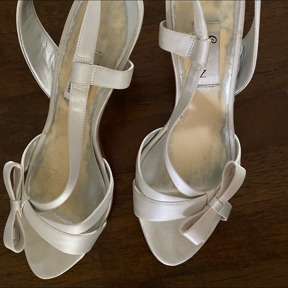 White sling back heels worn once 3.5” heel size 7